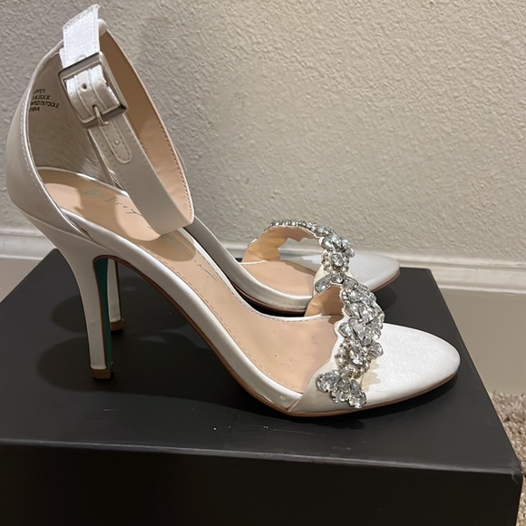 Blue by Betsey Johnson White Heels with Silver Accents - Picture 6 of 9